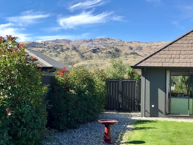 Oscillot fence system in Central Otago